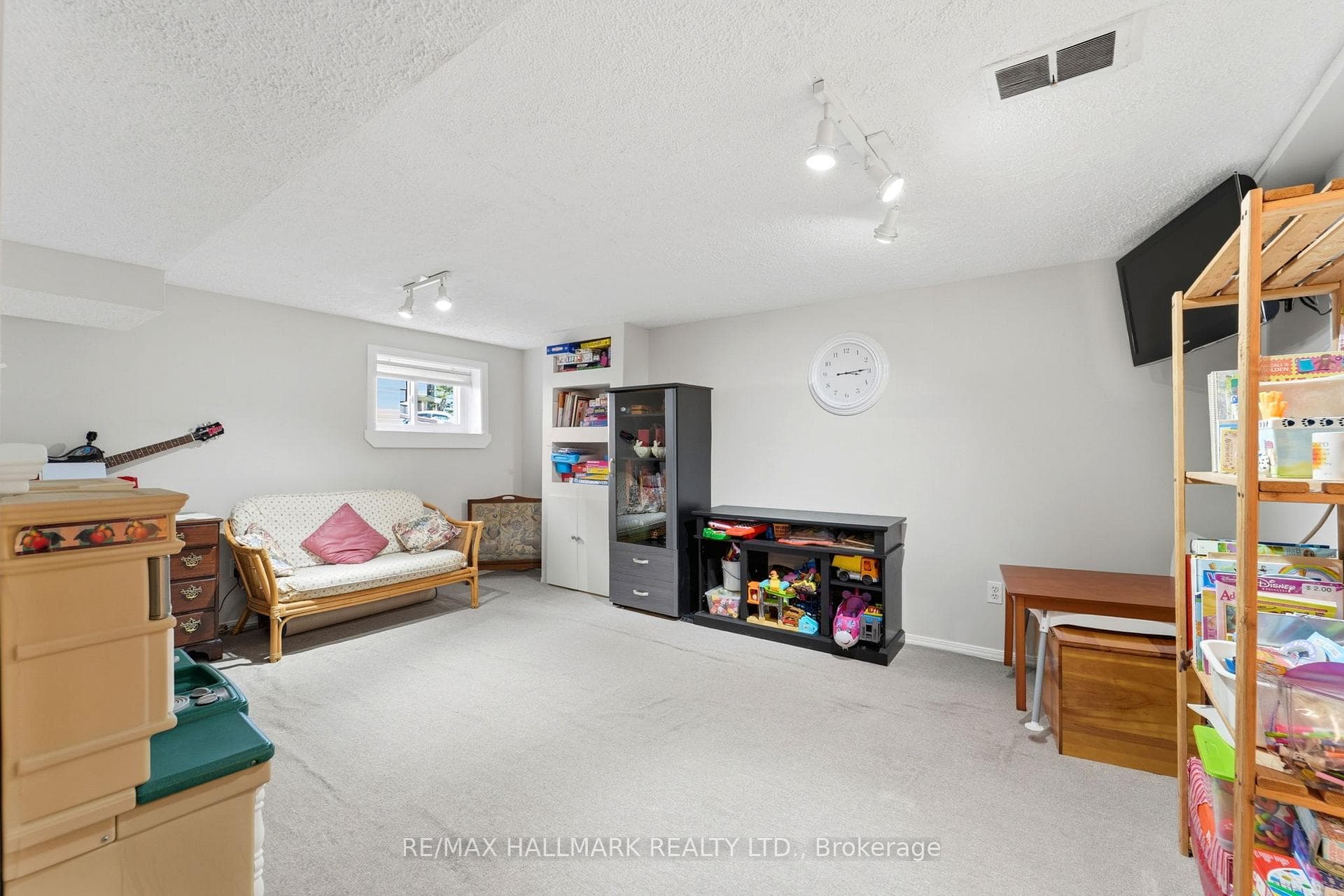 41 Twin Pauls Crescent photo 18