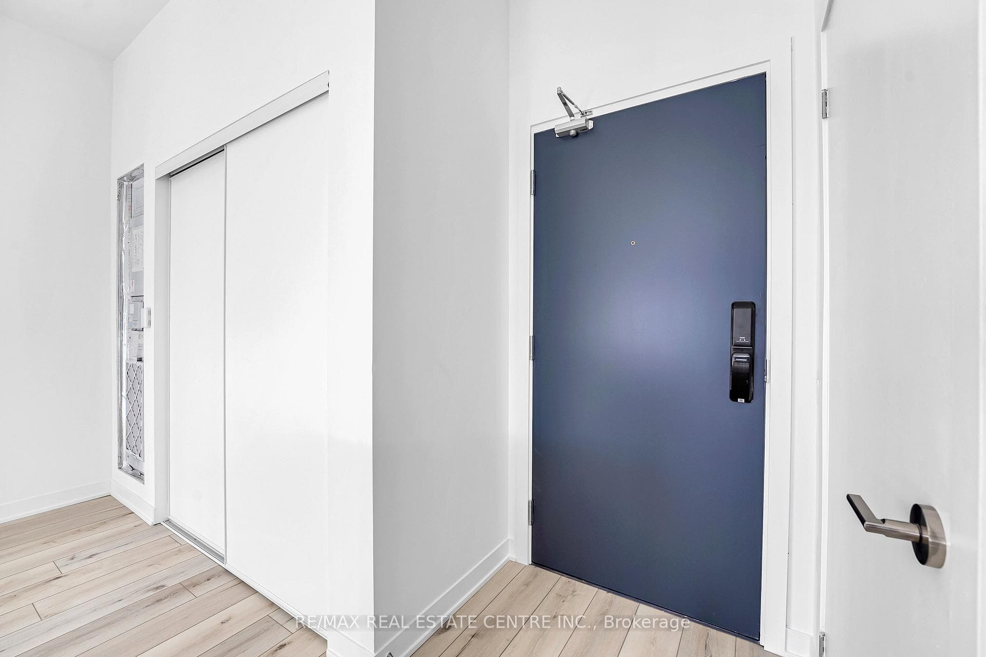 395 Dundas Street Unit Lph23 photo 4
