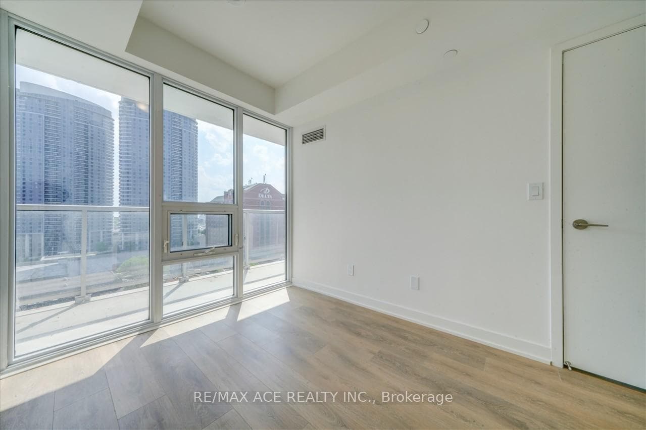 2033 Kennedy Road Unit 1008 photo 14
