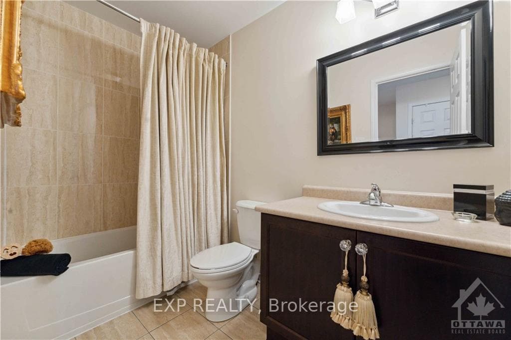 224 MACOUN Circle photo 23