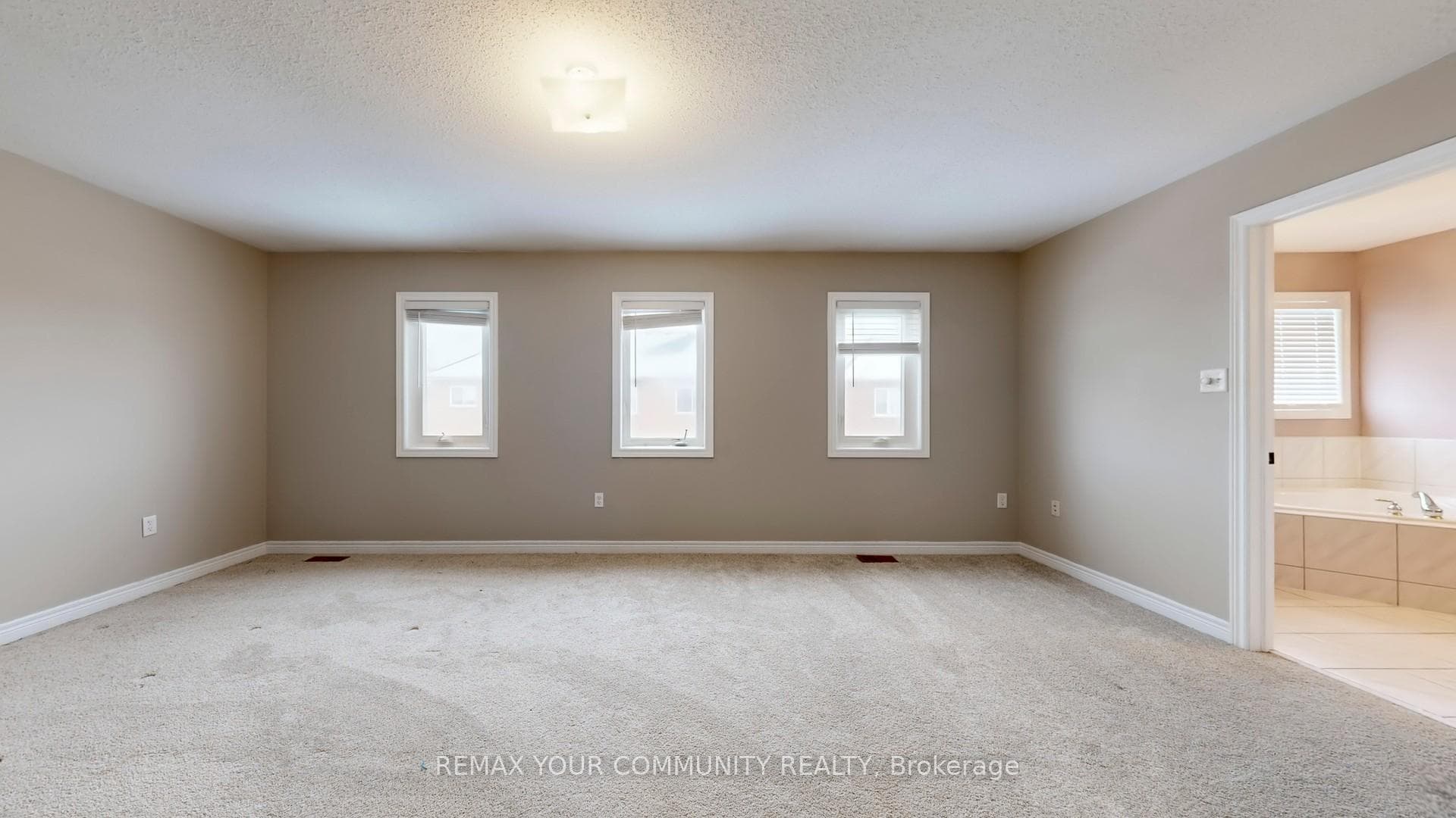 8 Westacott Avenue photo 19