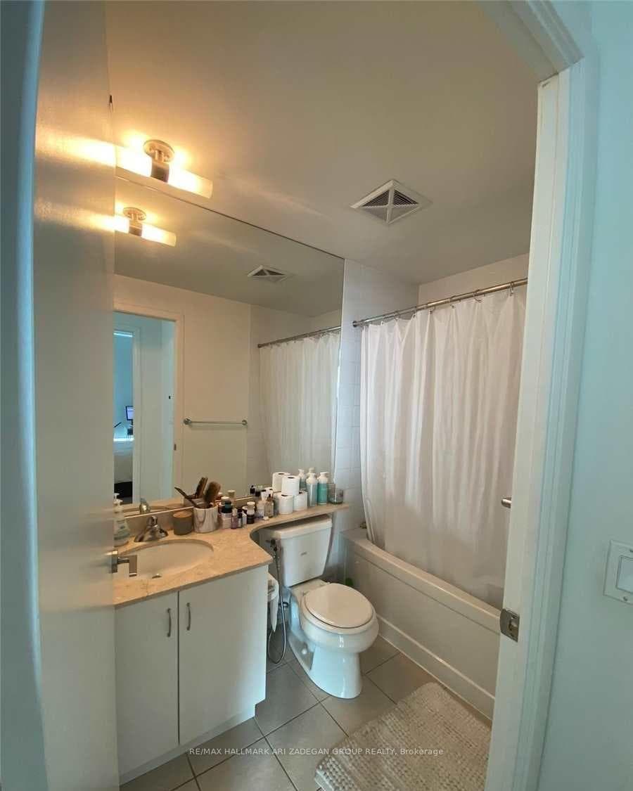 215 Fort York Boulevard Unit 3301 photo 19