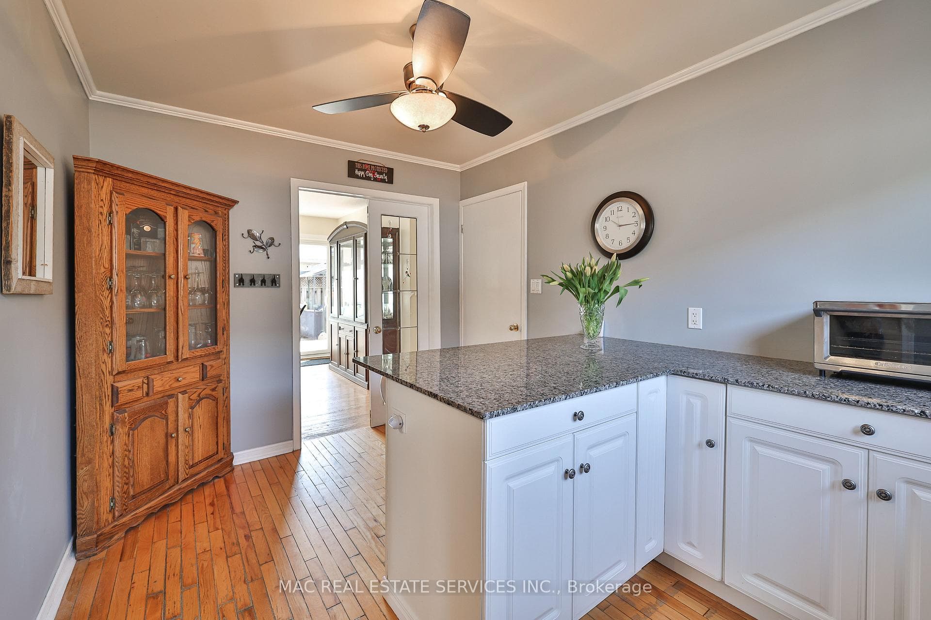 199 Oakmeadow Boulevard photo 9