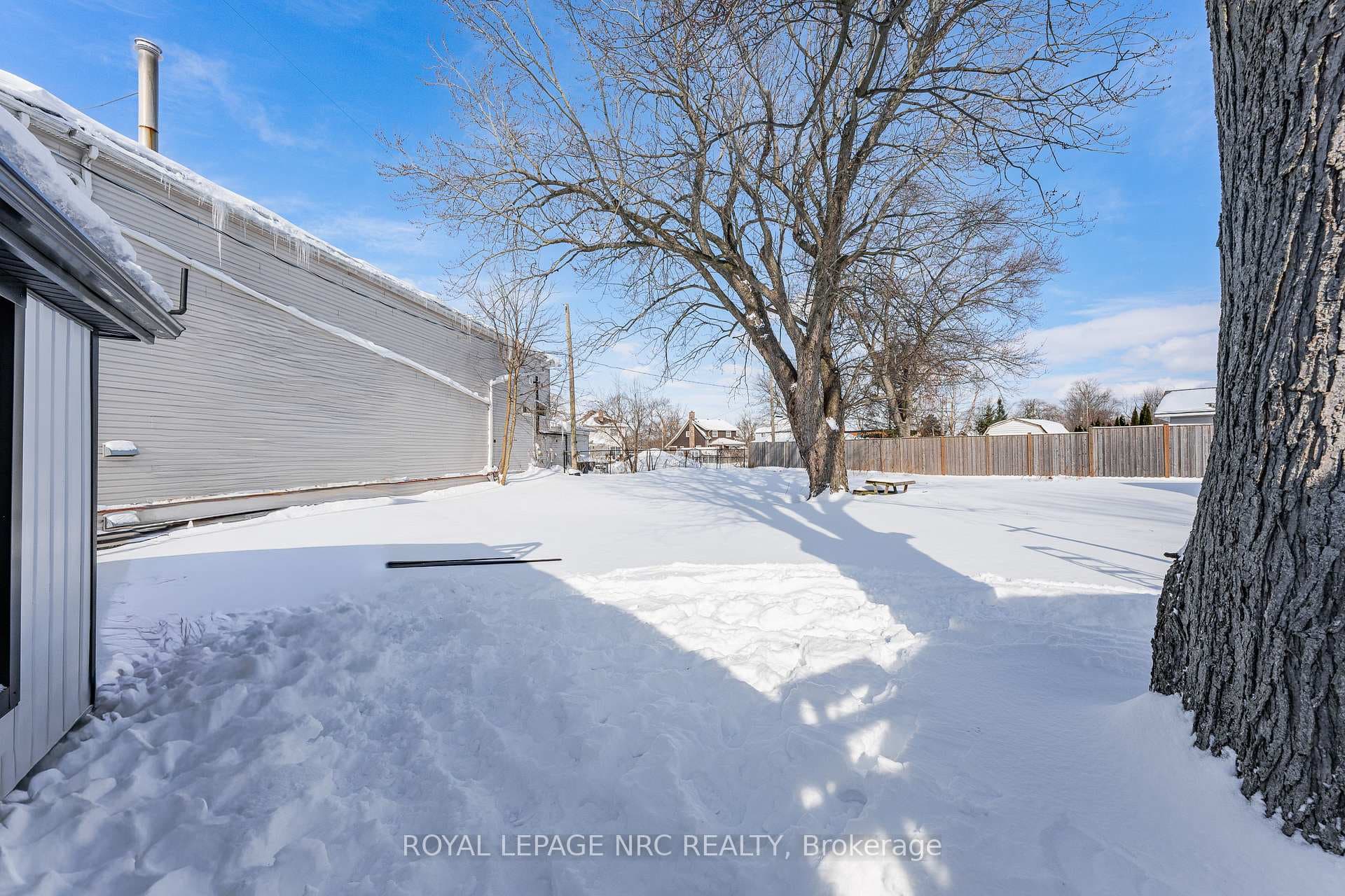 4149 Welland Street photo 38