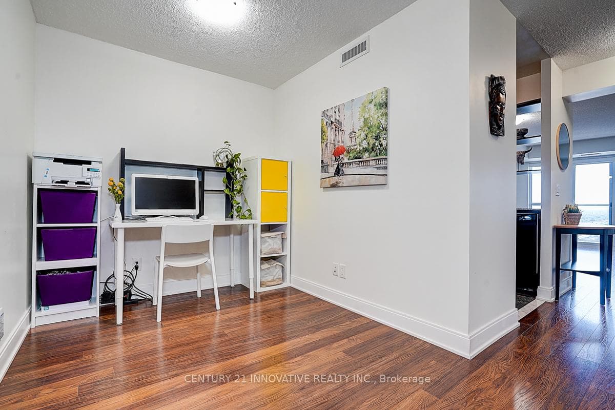 135 Village Green Square Unit 3220 photo 7