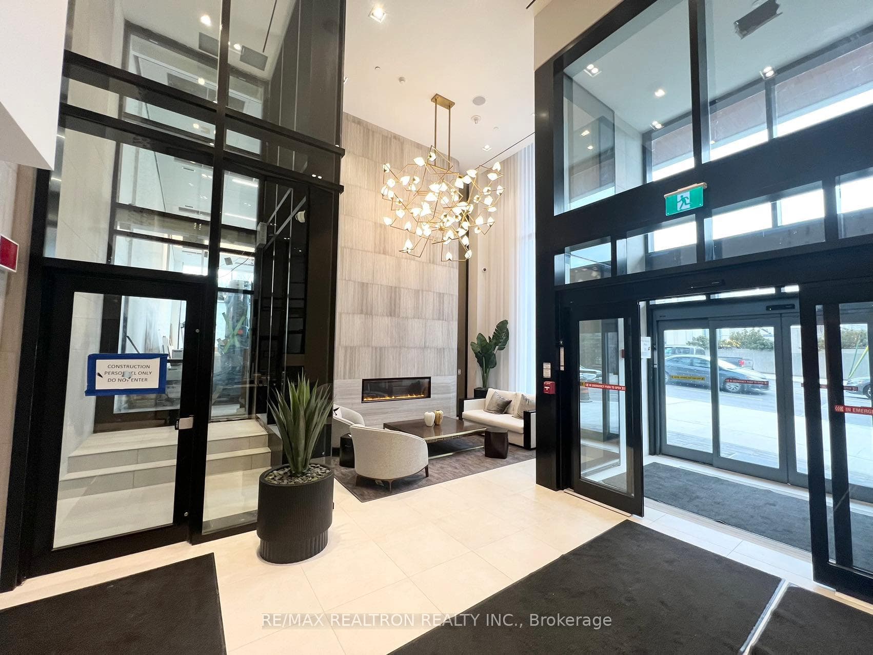 2020 Bathurst Street Unit 207 photo 3
