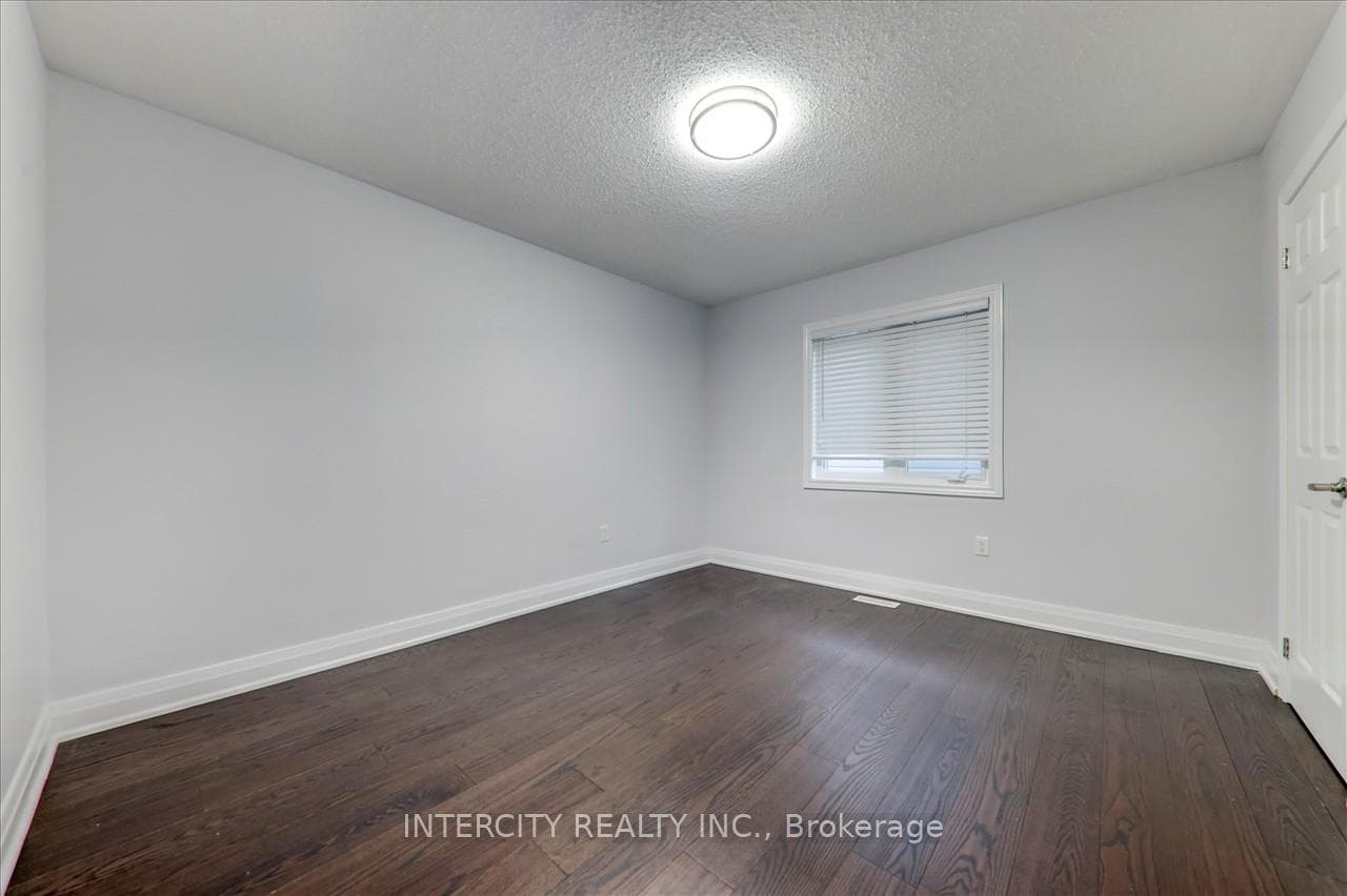 645 Armstrong Road photo 26