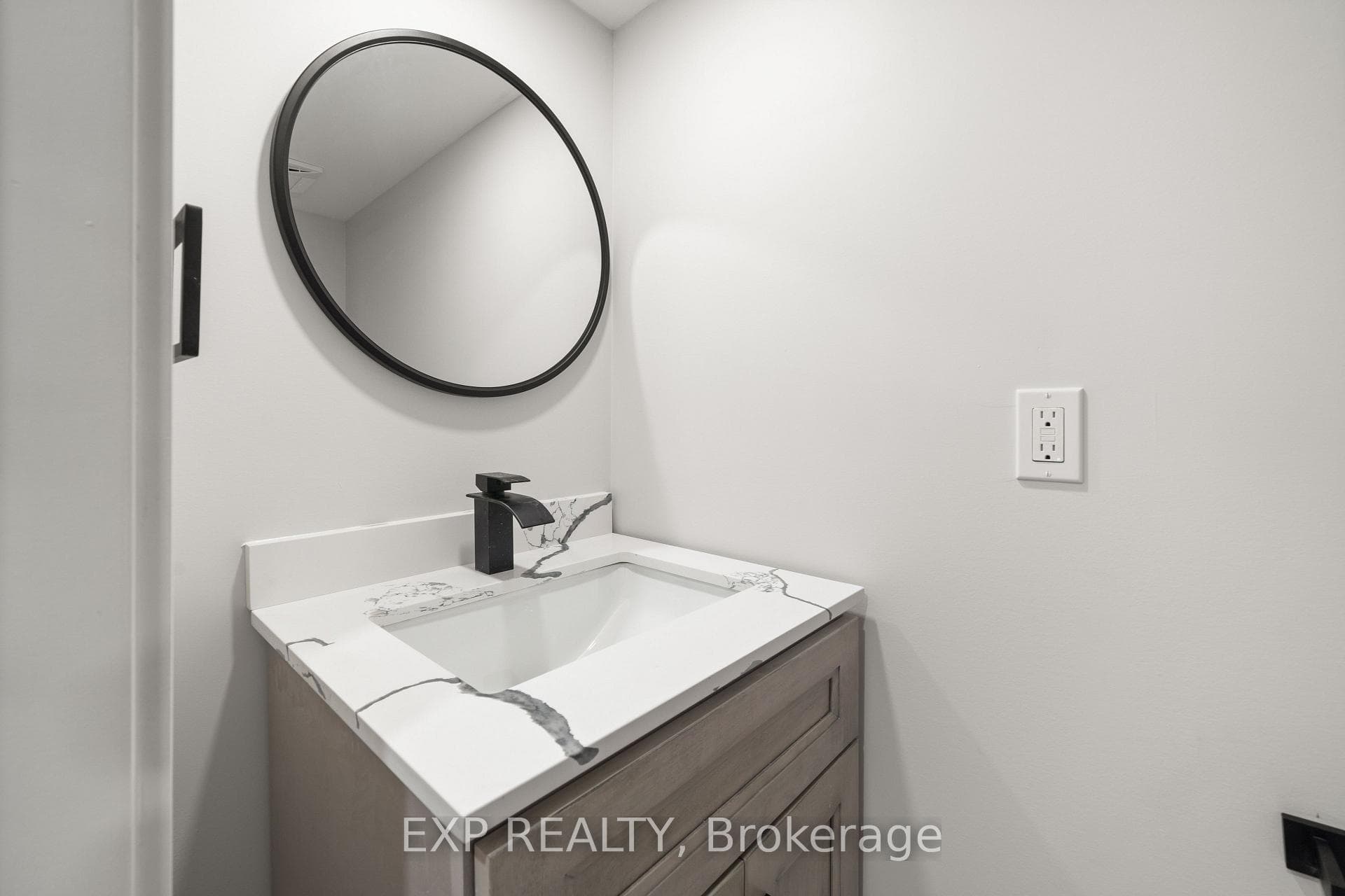 124 Colborne Street photo 33