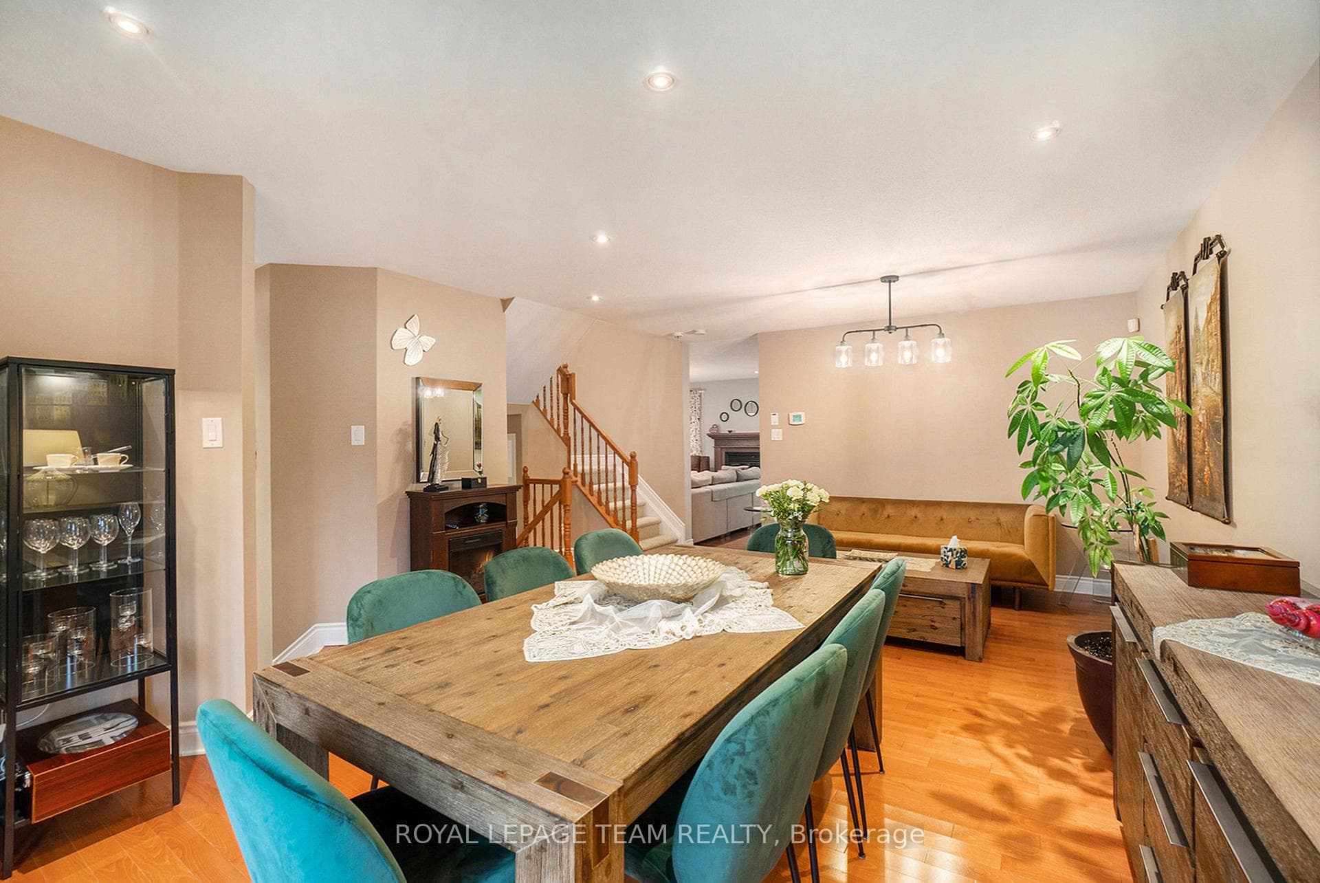 512 Clarington Avenue photo 9