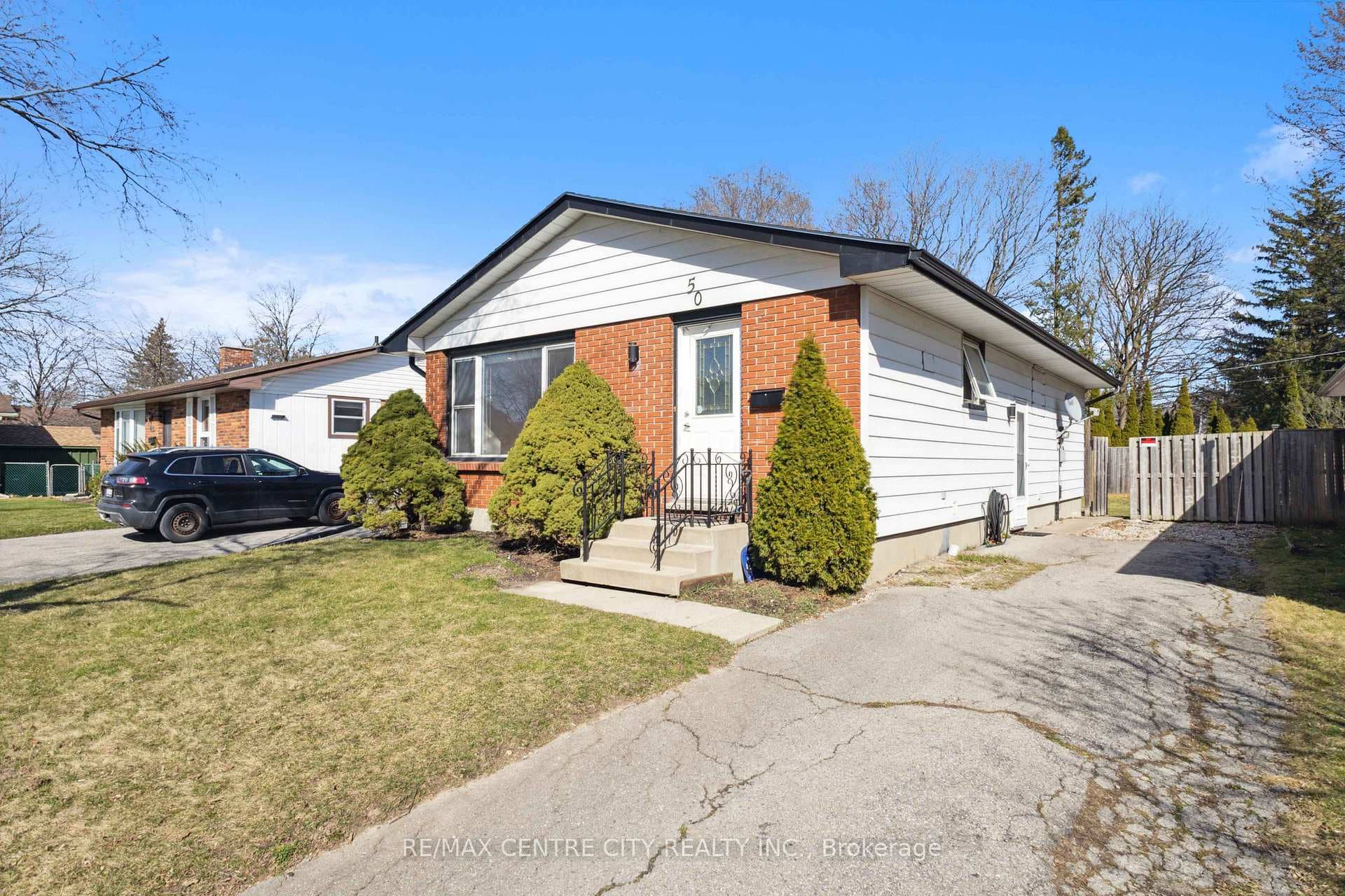 50 Stroud Crescent photo 5