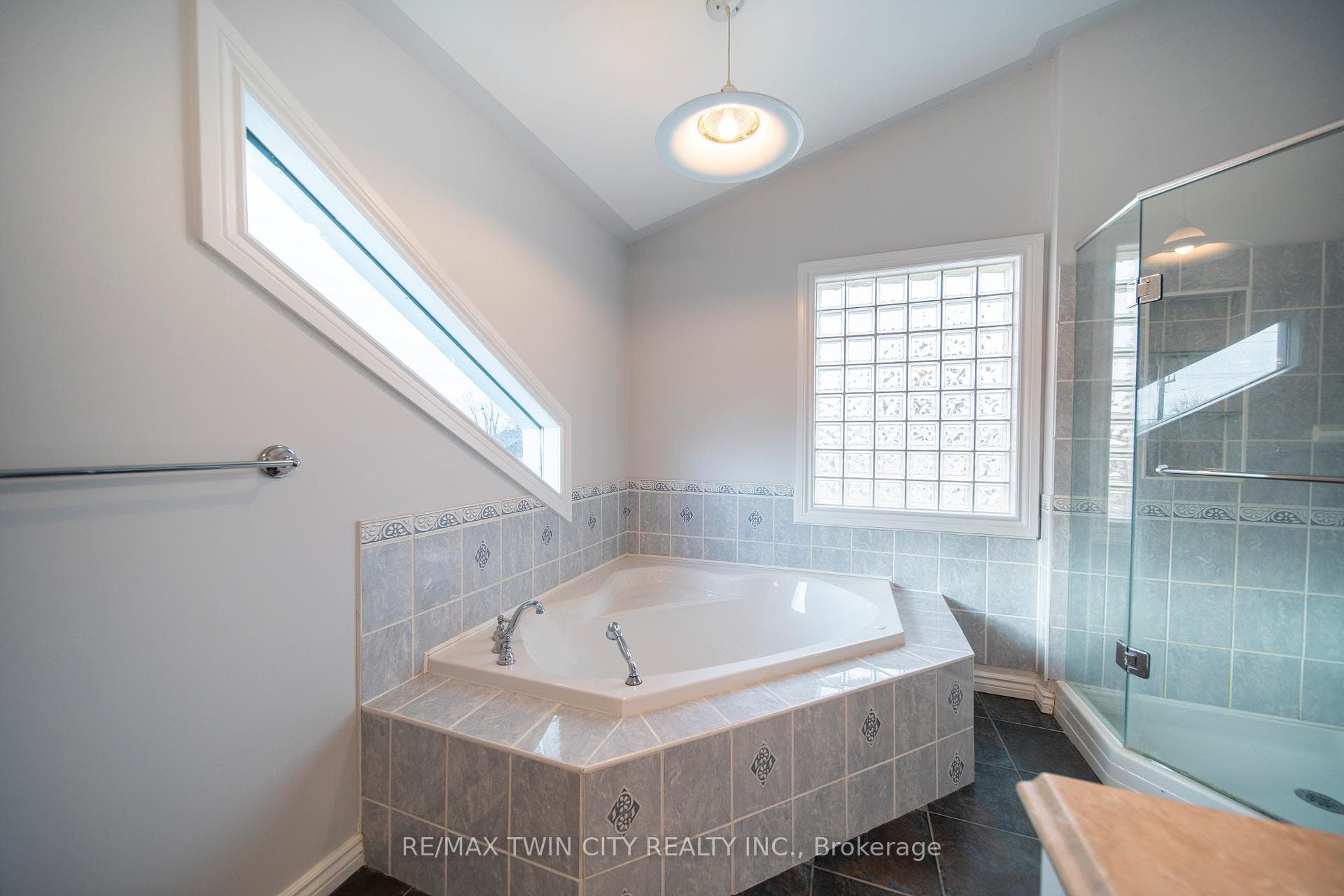182 Snyder's Road photo 19