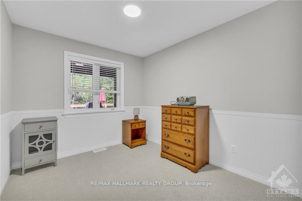 338 MAITLAND Street photo 20