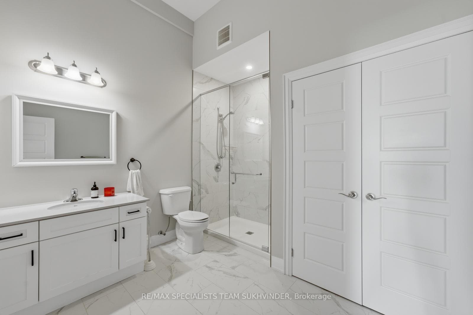 Secondary Residence Washroom