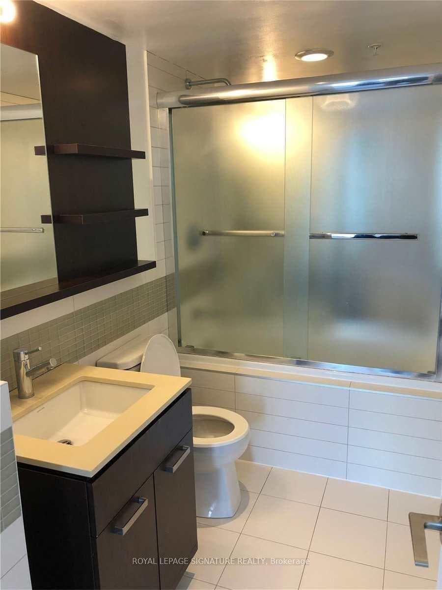 295 Adelaide Street Unit 1802 photo 8