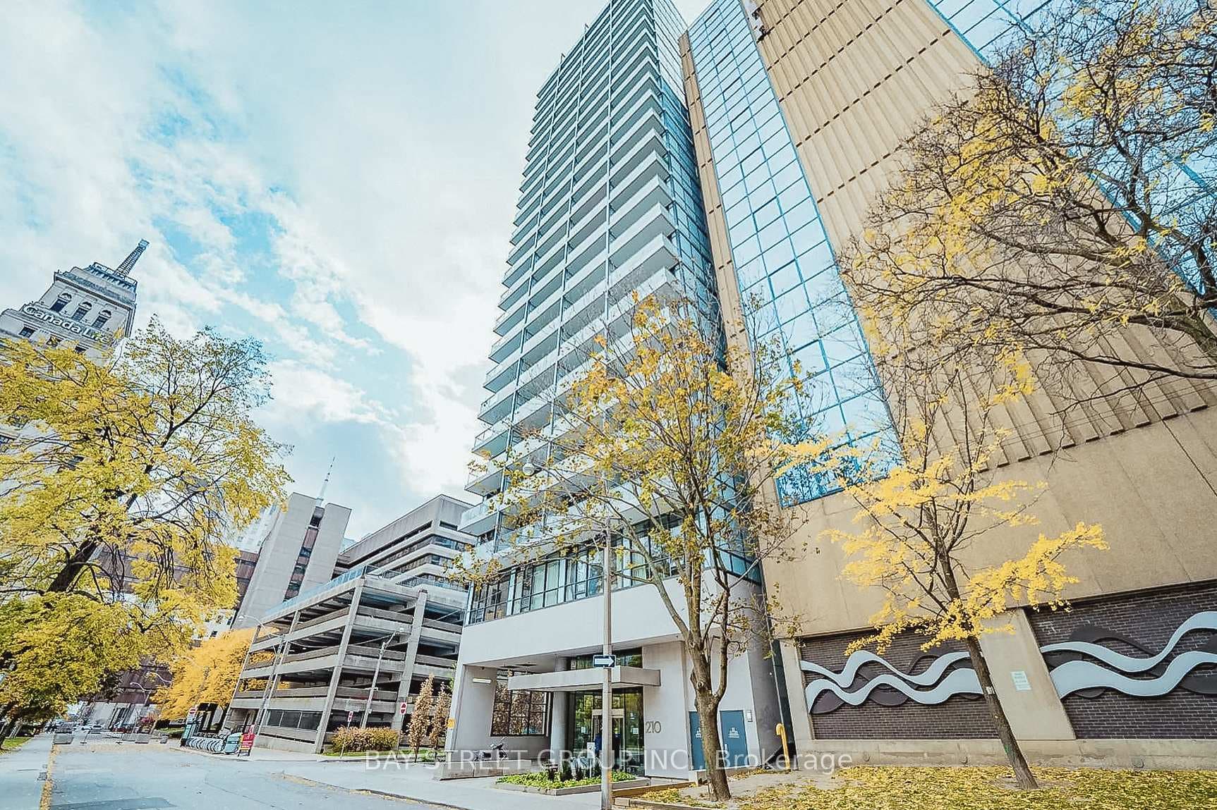 210 Simcoe Street Unit 2111 photo 1