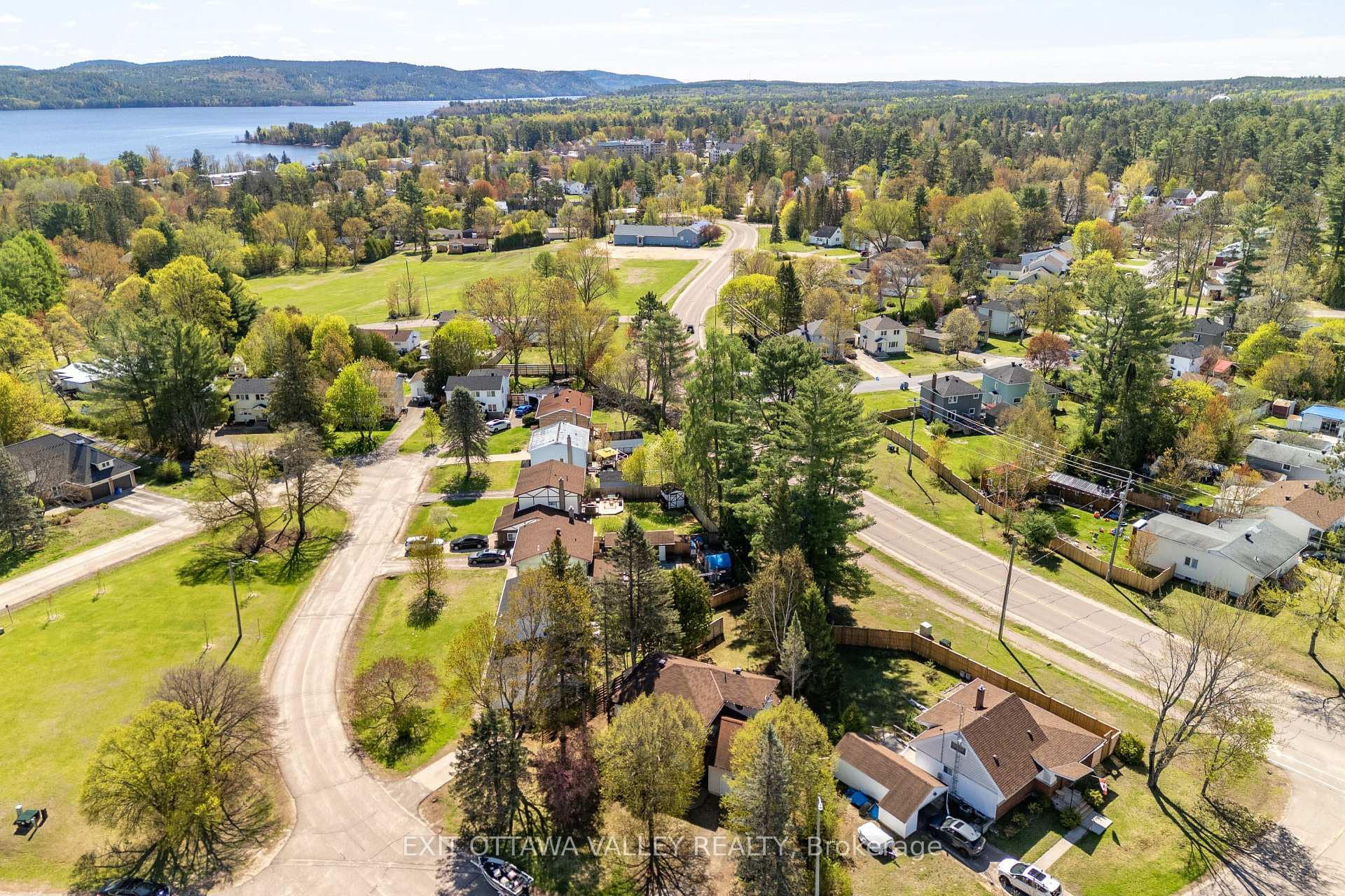 22 Cabot Place photo 43