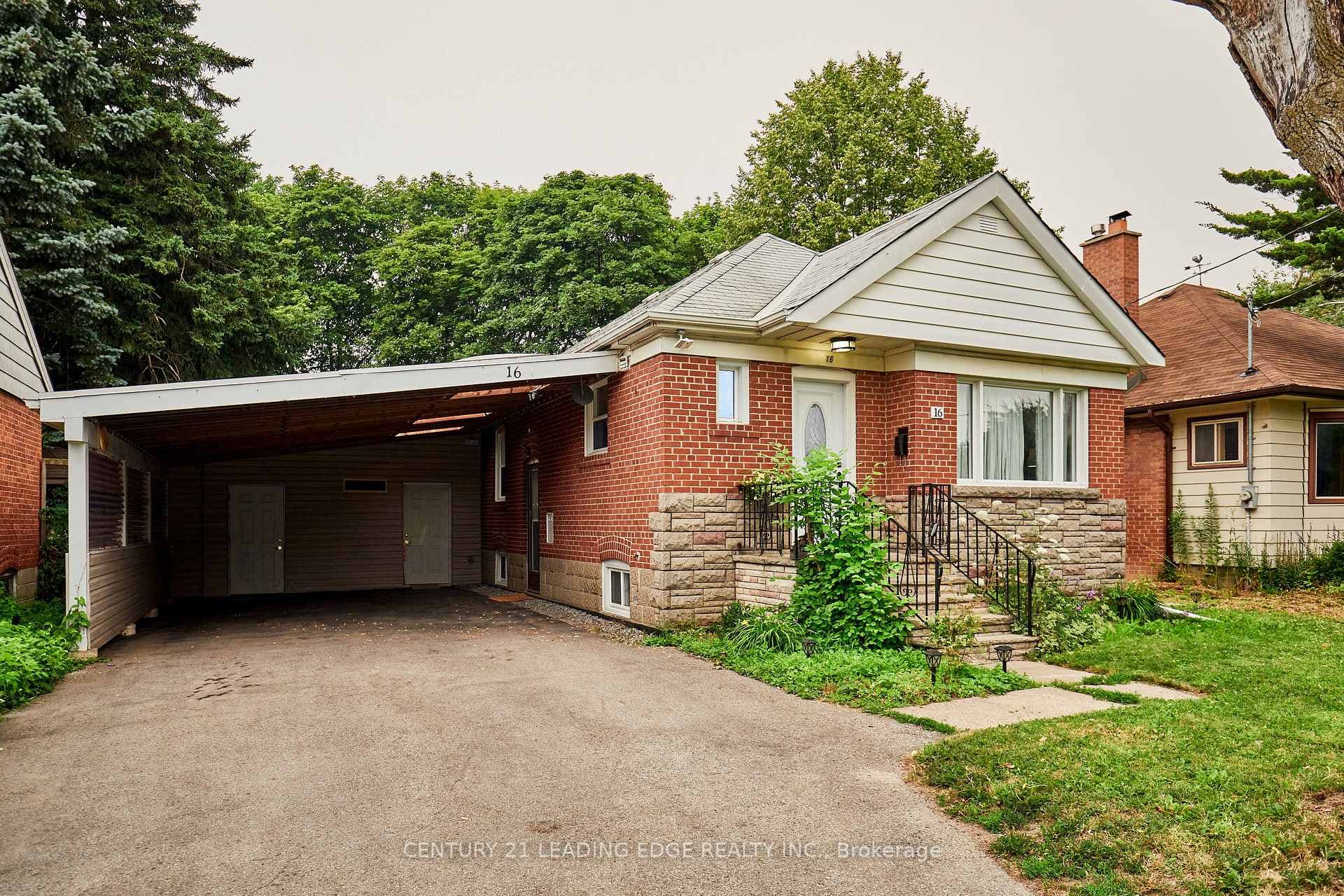 16 McCowan Road photo 1