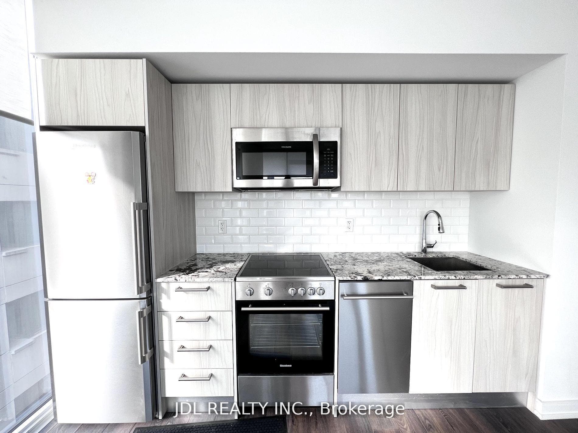 28 Wellesley Street Unit 2102 photo 5