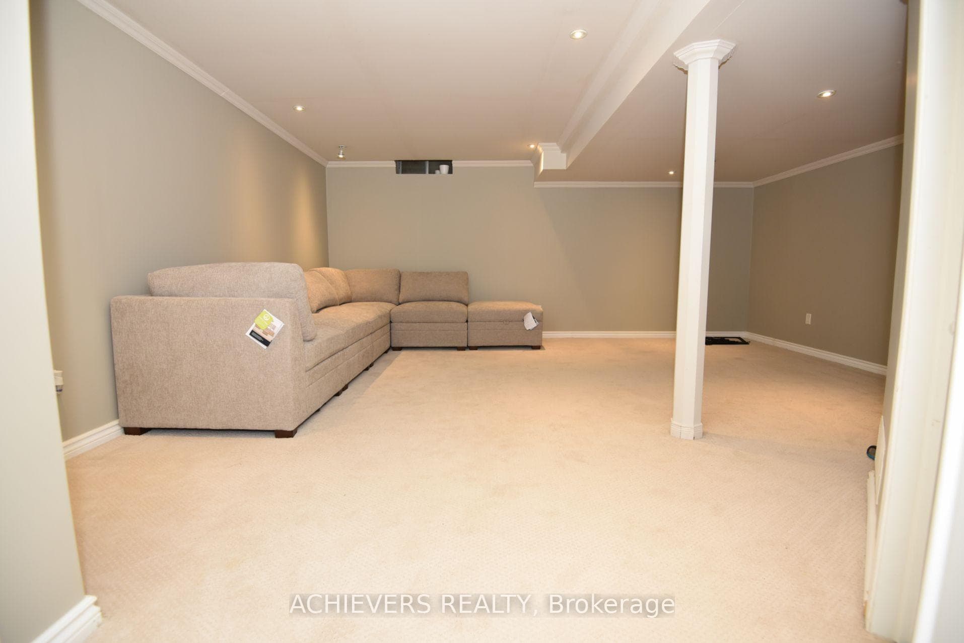 19 Mccullock Crescent photo 40