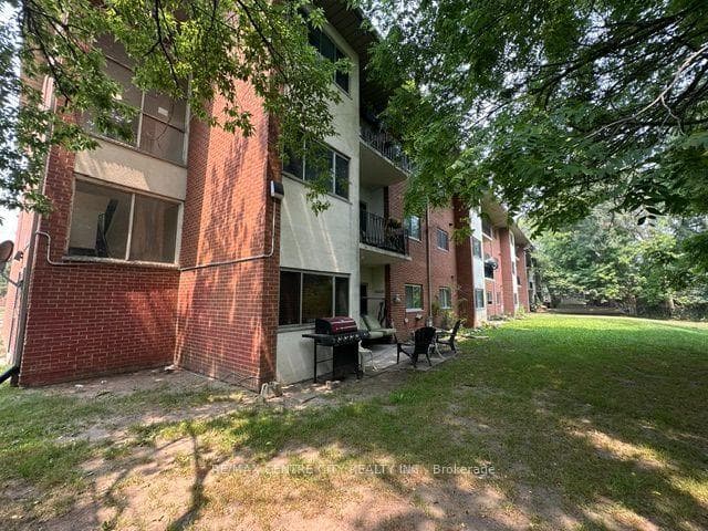 1172 Hamilton Road Unit 208 photo 17