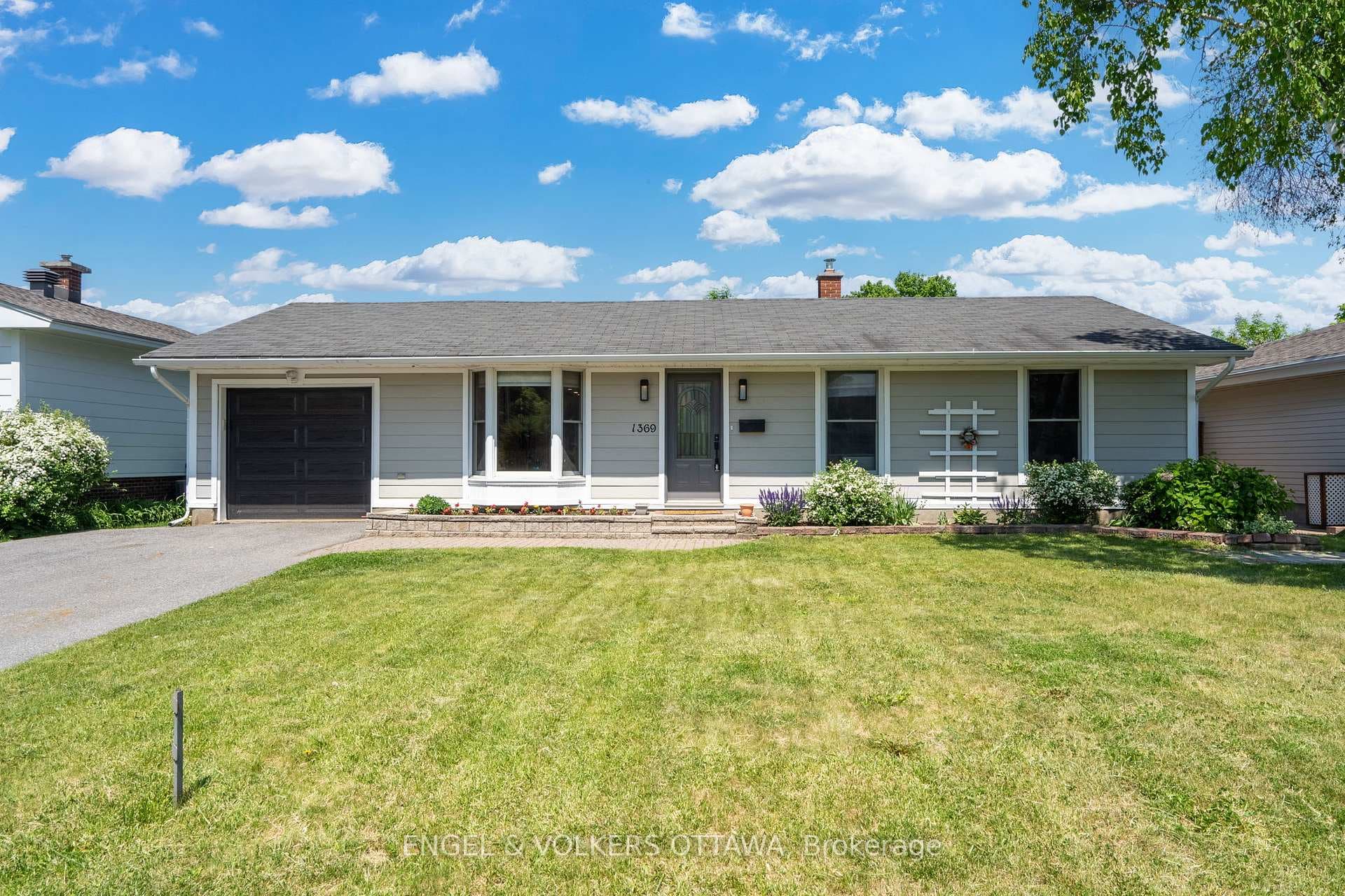 1369 FONTENAY Crescent photo 1