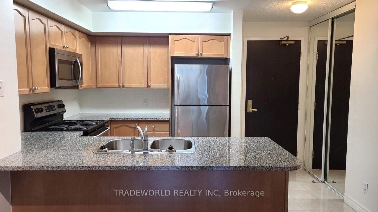 51 Lower Simcoe Street Unit 626 photo 6