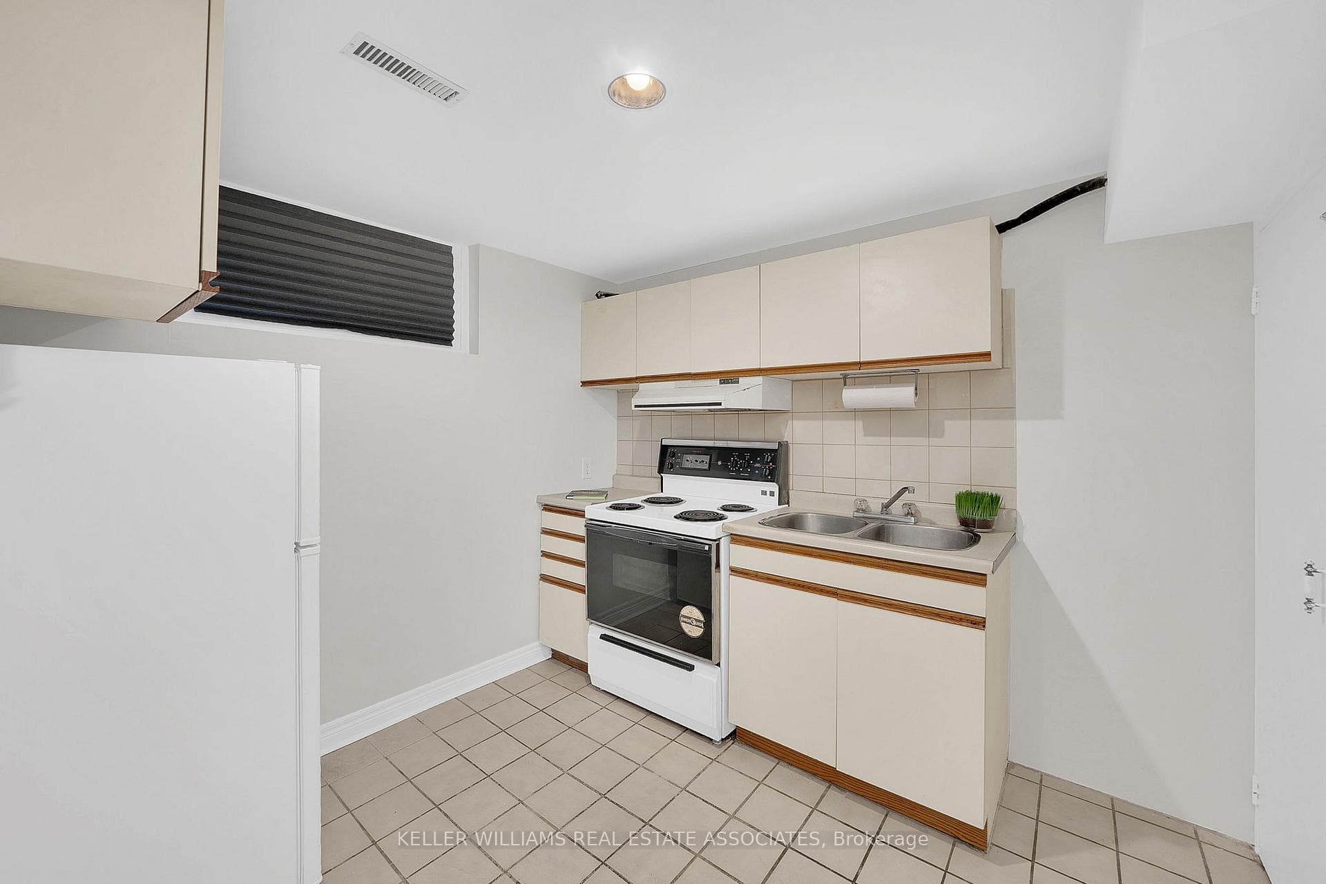 142 PINEWAY Boulevard photo 32