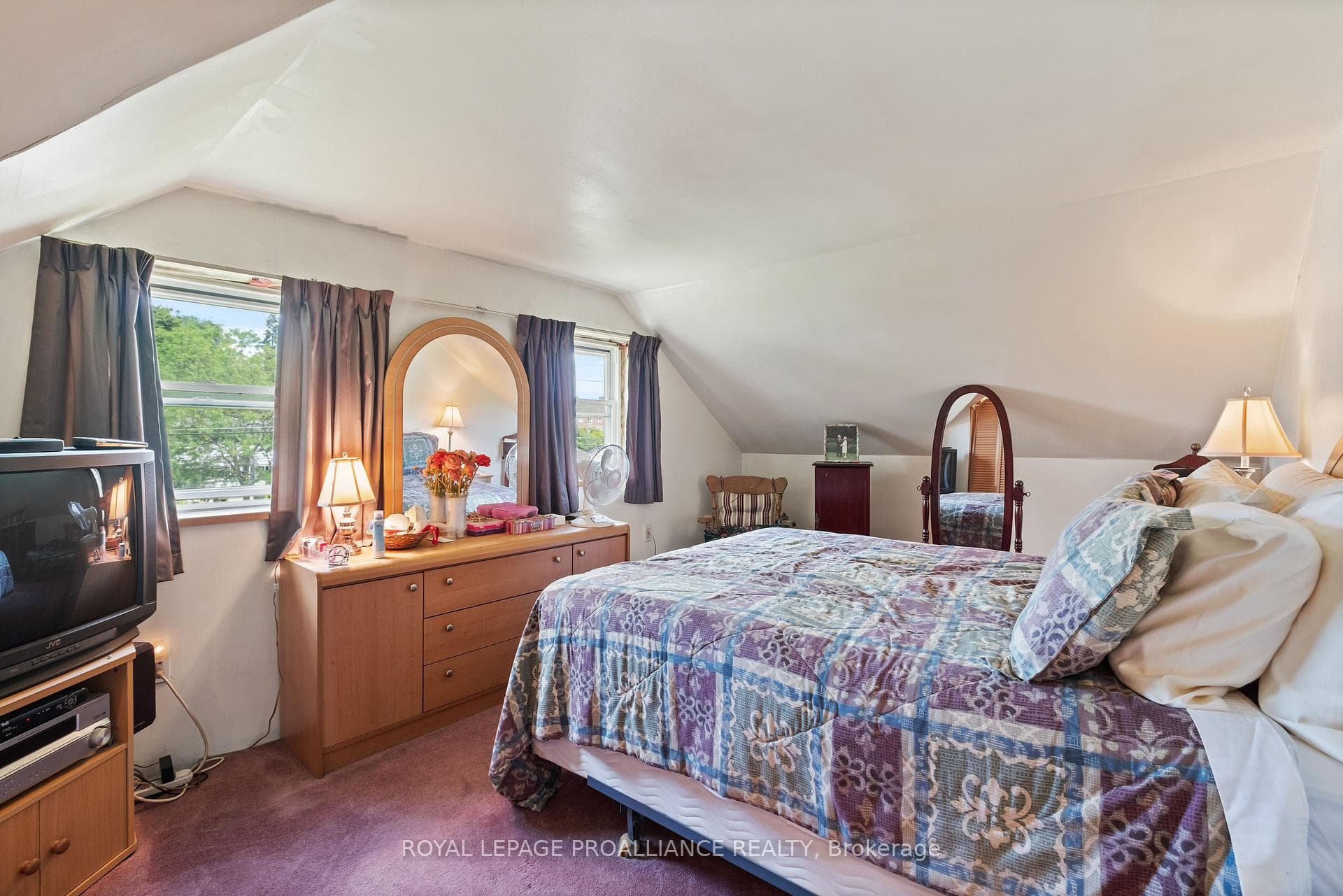 369 Macdonnell Street photo 27