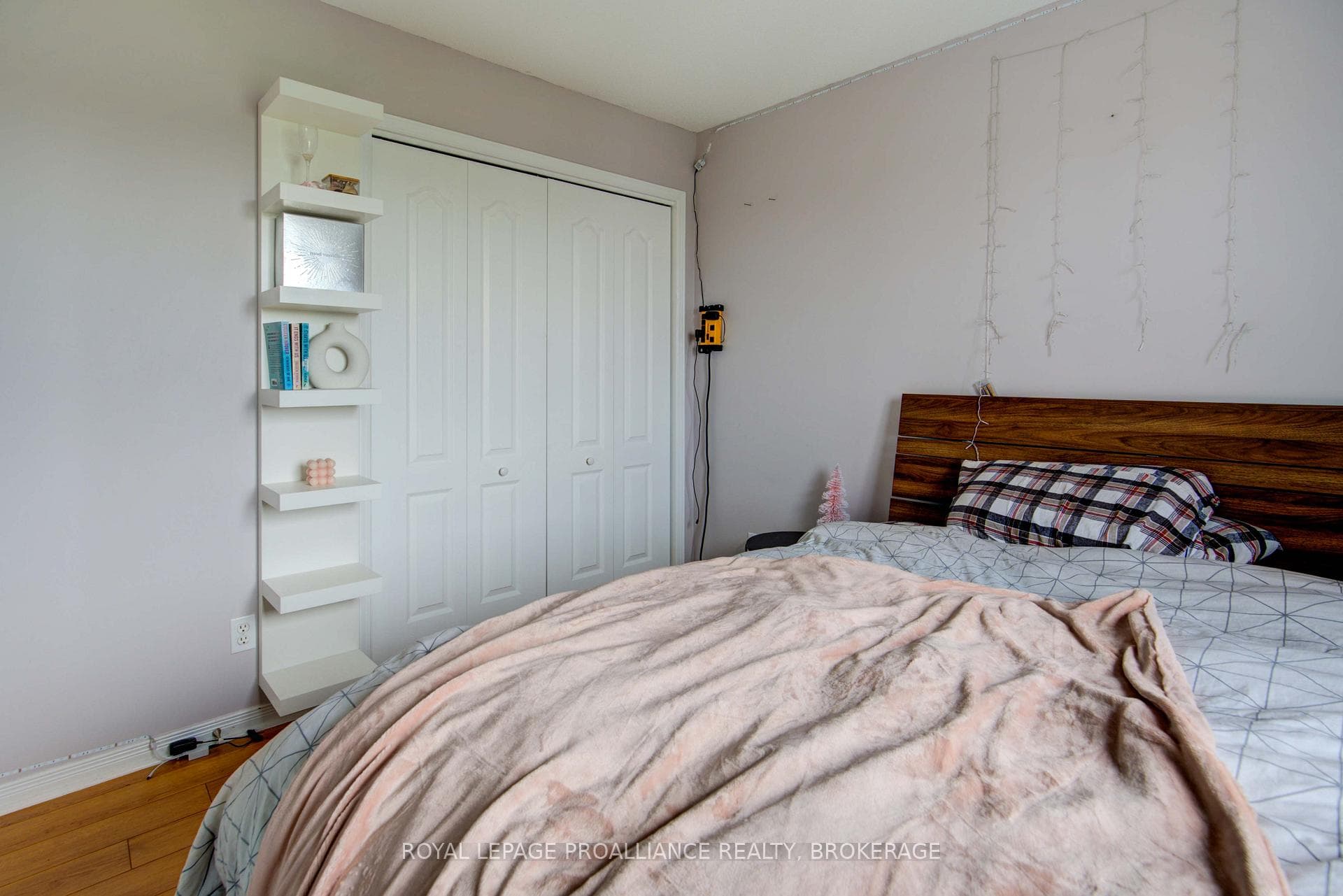 2177 Swanfield Street photo 32