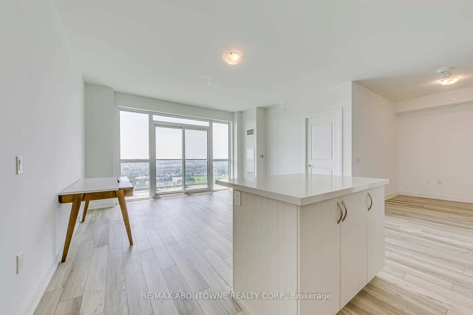 4699 Glen Erin Drive Unit 1804 photo 13