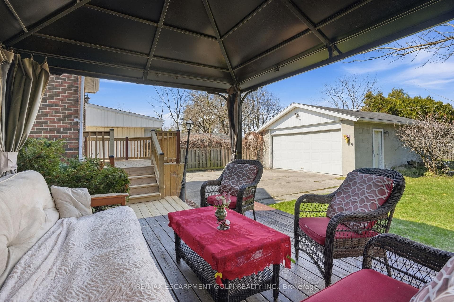 848 UPPER WELLINGTON Street photo 39