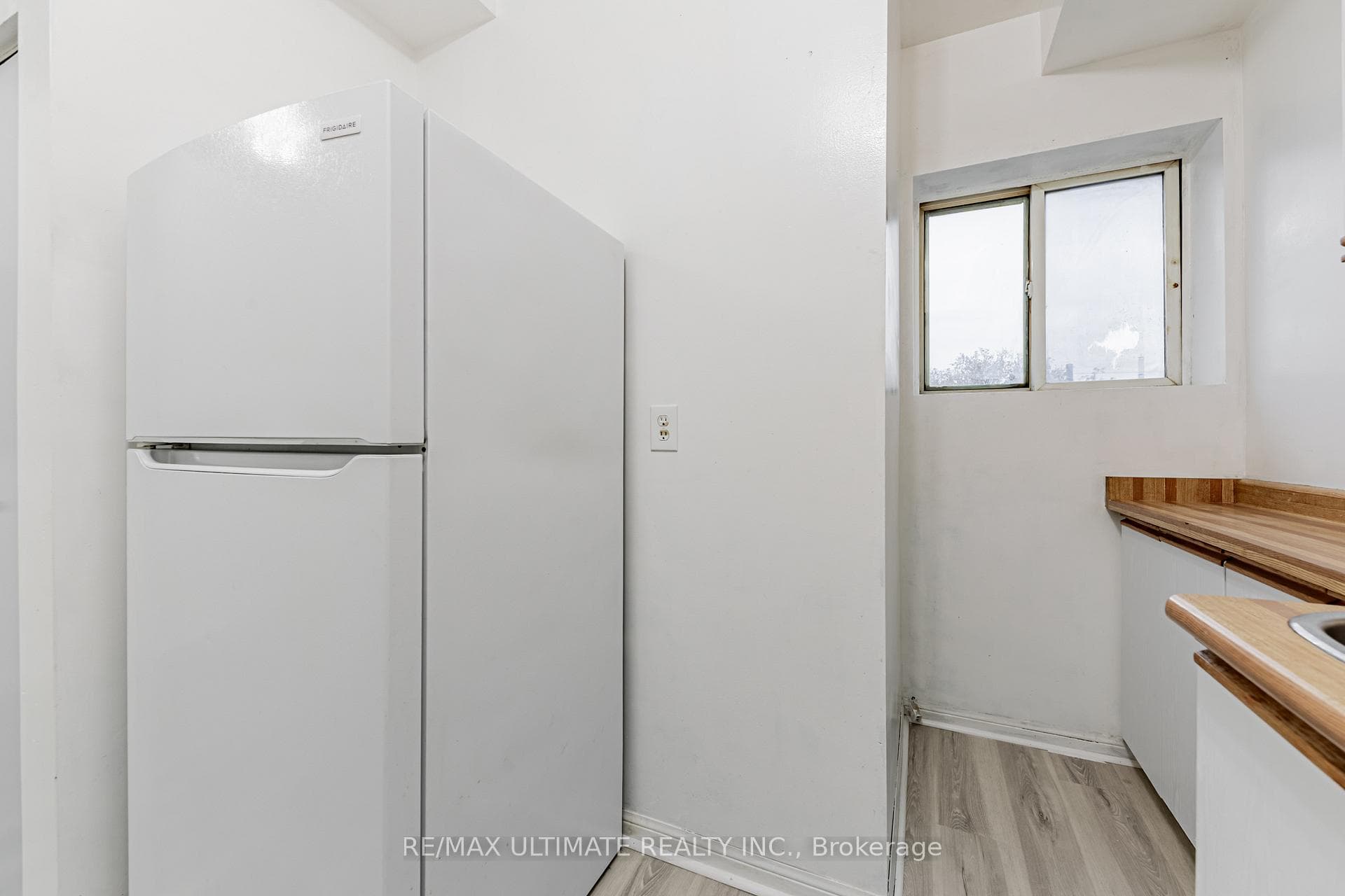 996 Queen Street Unit 5 photo 4