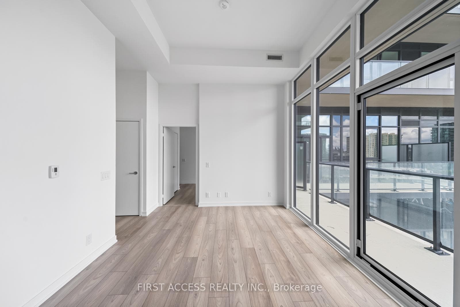 285 Dufferin Street Unit 701 photo 8