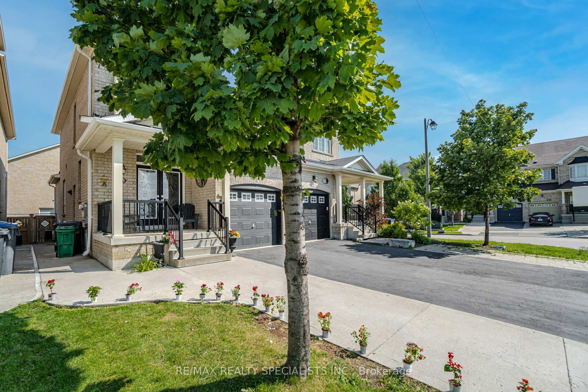 35 Gower Crescent photo 3