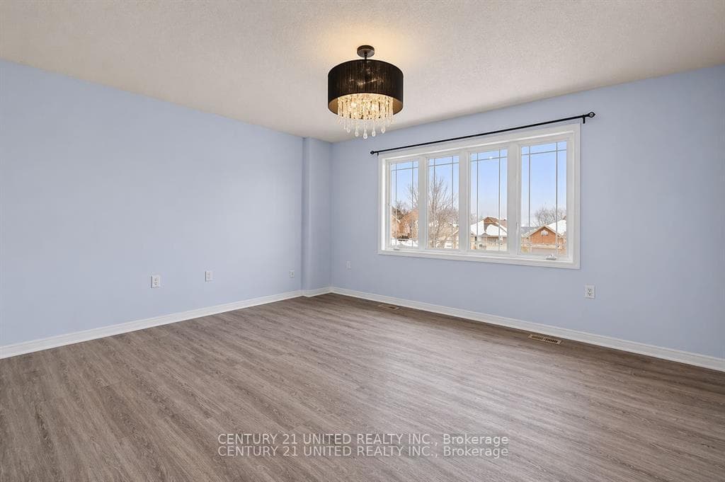 608 Clancy Crescent photo 12