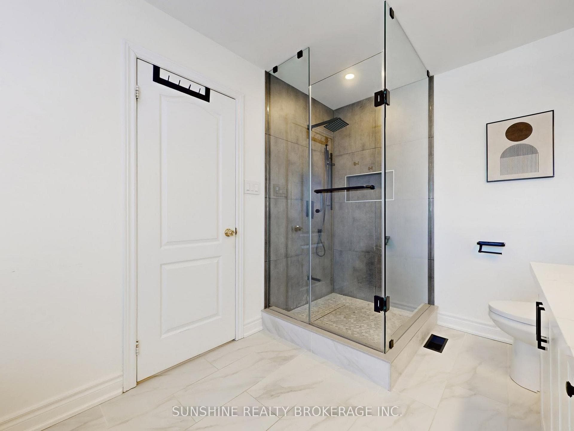 138 Beaverbrook Crescent photo 25