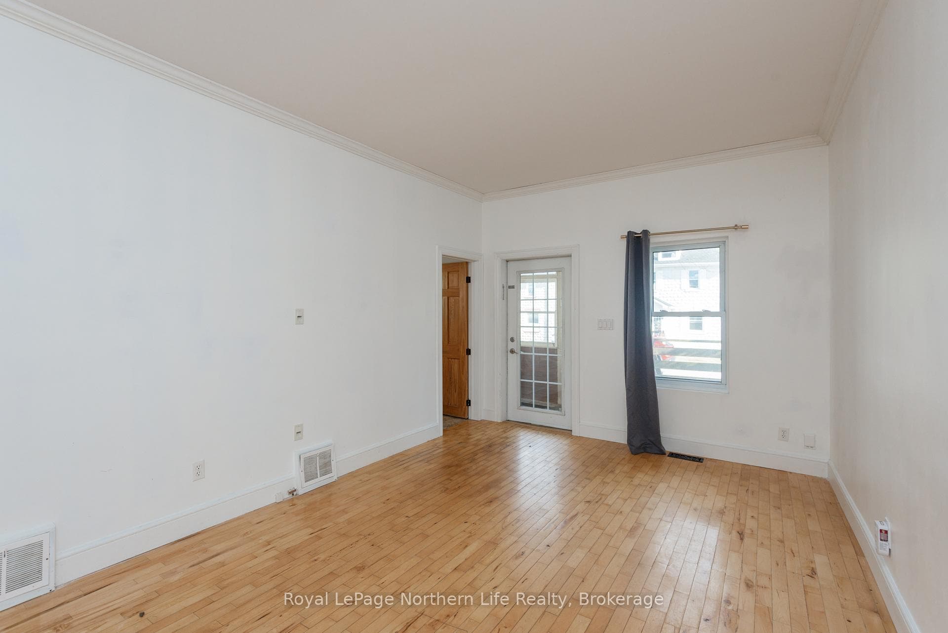 920 Fraser Street photo 14