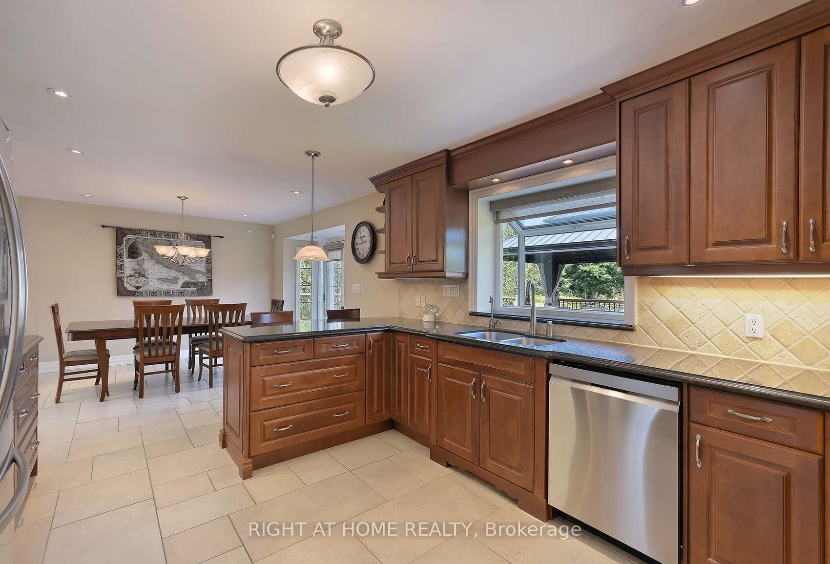 2400 King Vaughan Road photo 20