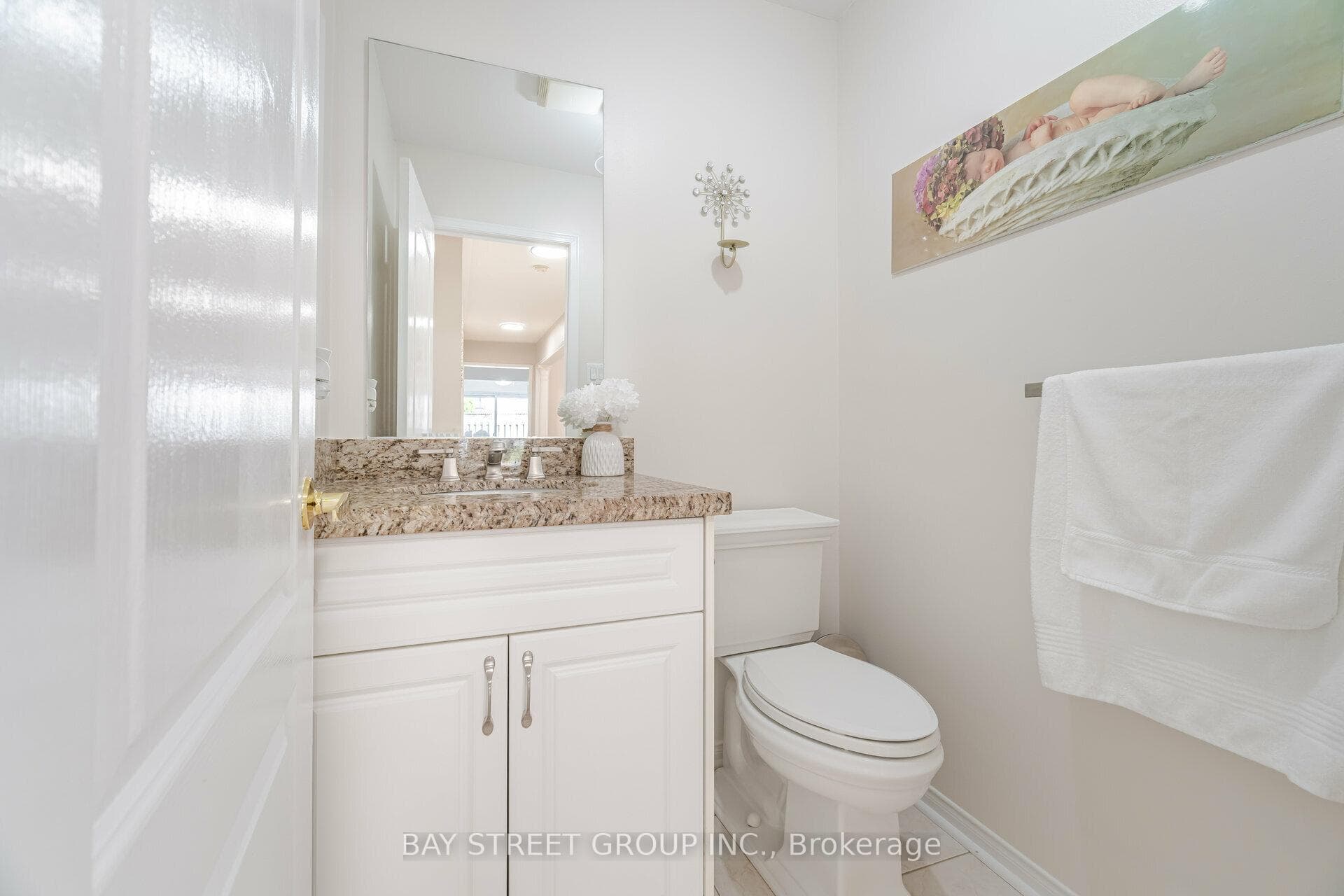 240 Waterbury Street photo 15
