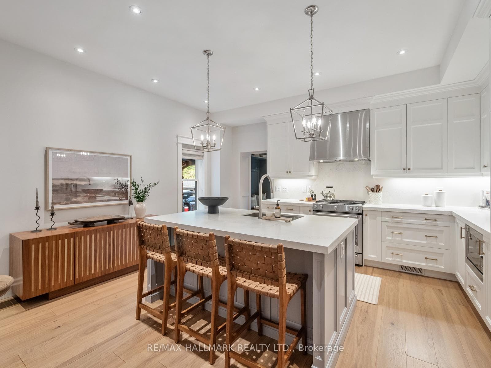 47 Langley Avenue photo 10