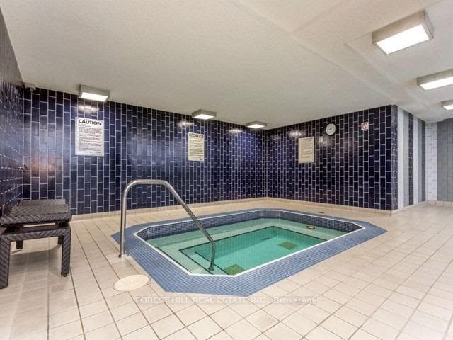 360 Bloor Street Unit 910 photo 22