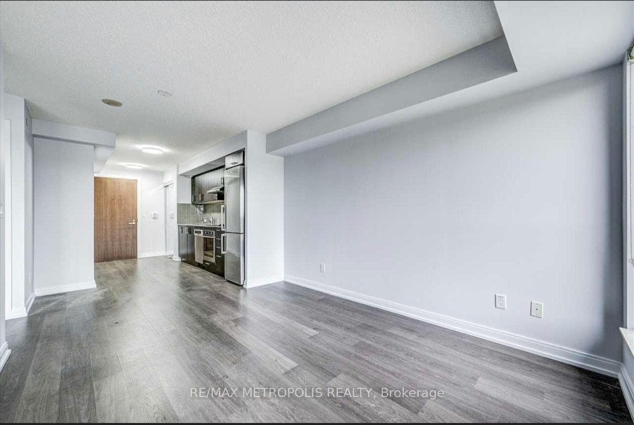 255 Village Green Square Unit 507 photo 8