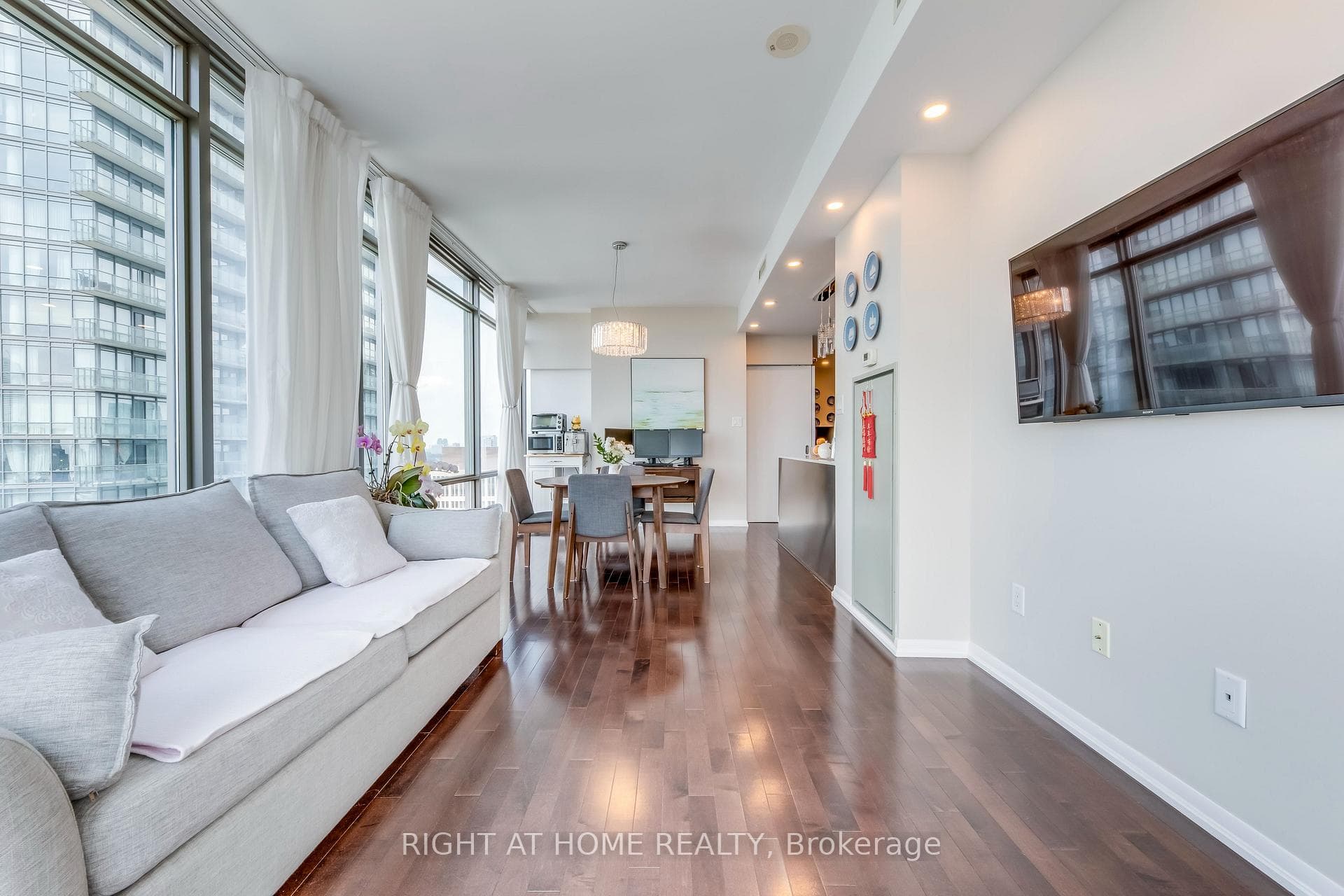 38 Grenville Street Unit 3803 photo 12