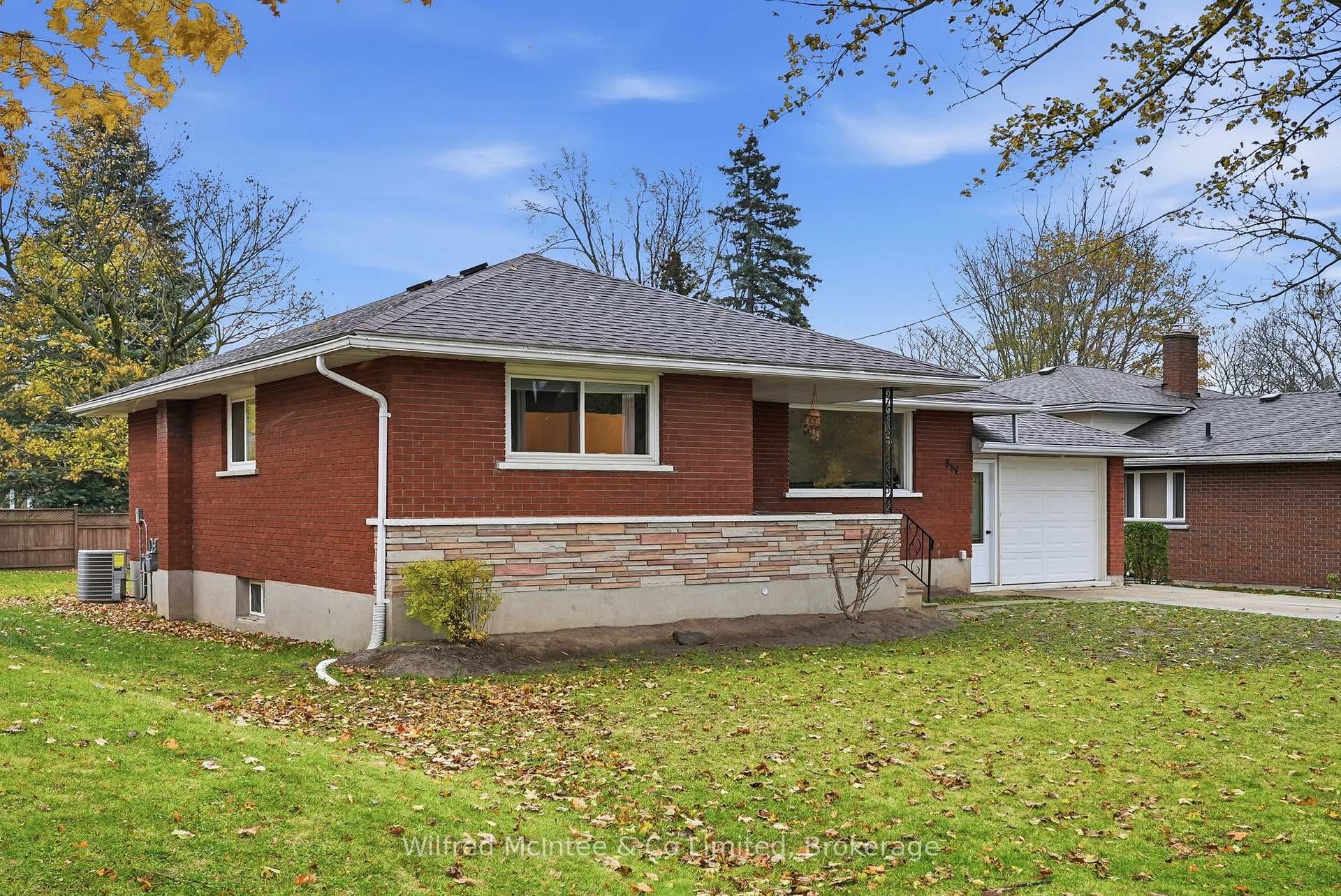 856 York Avenue photo 28