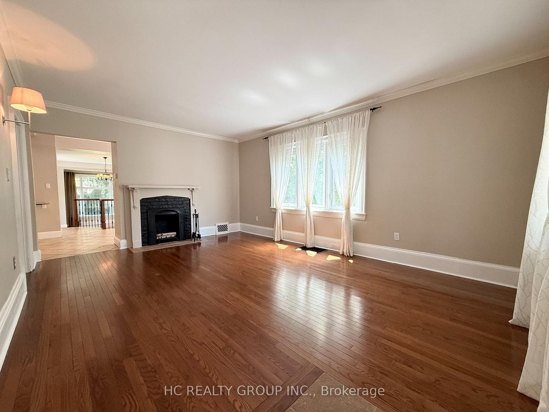 398 Maple Avenue photo 3