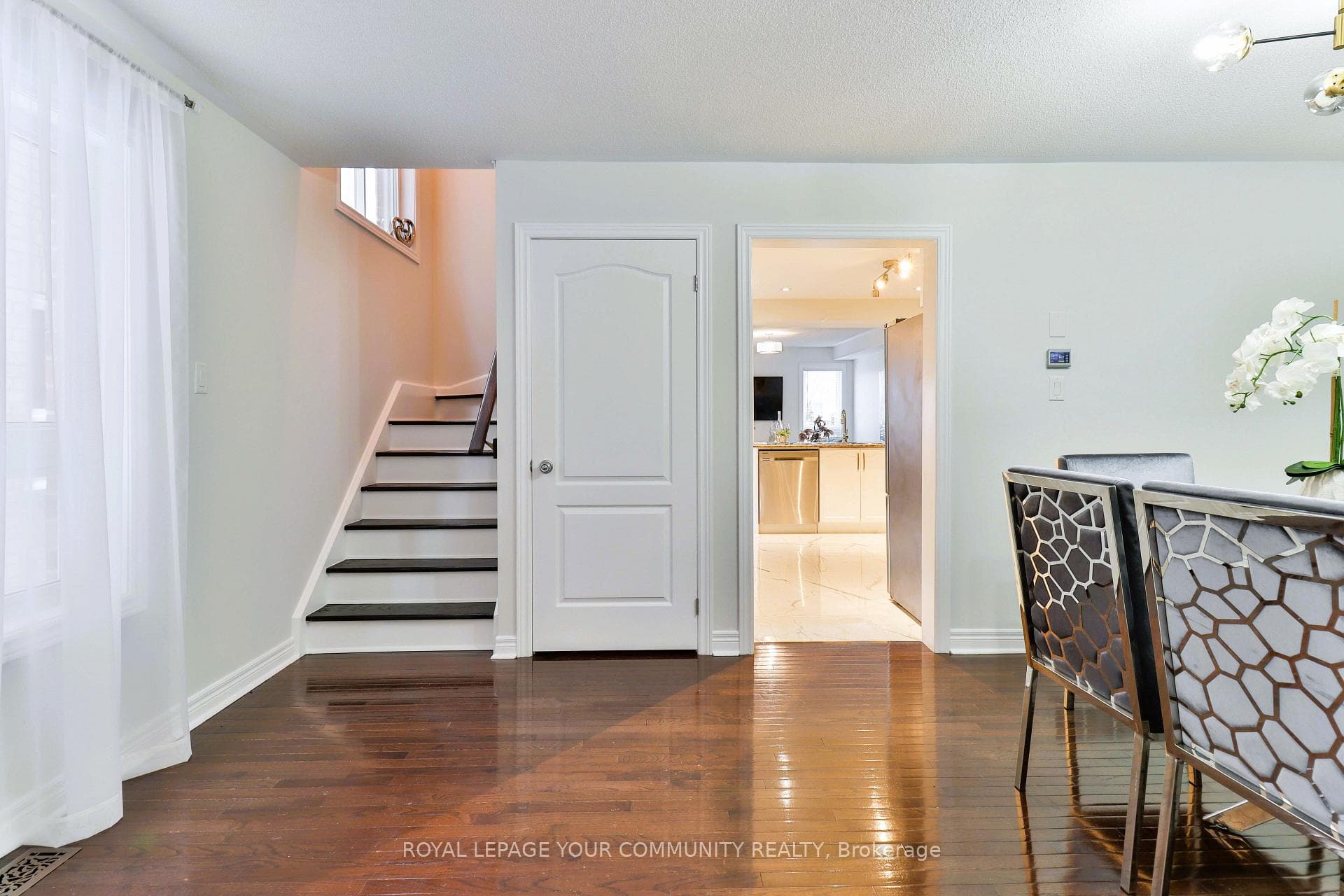 41 Four Seasons Crescent photo 6