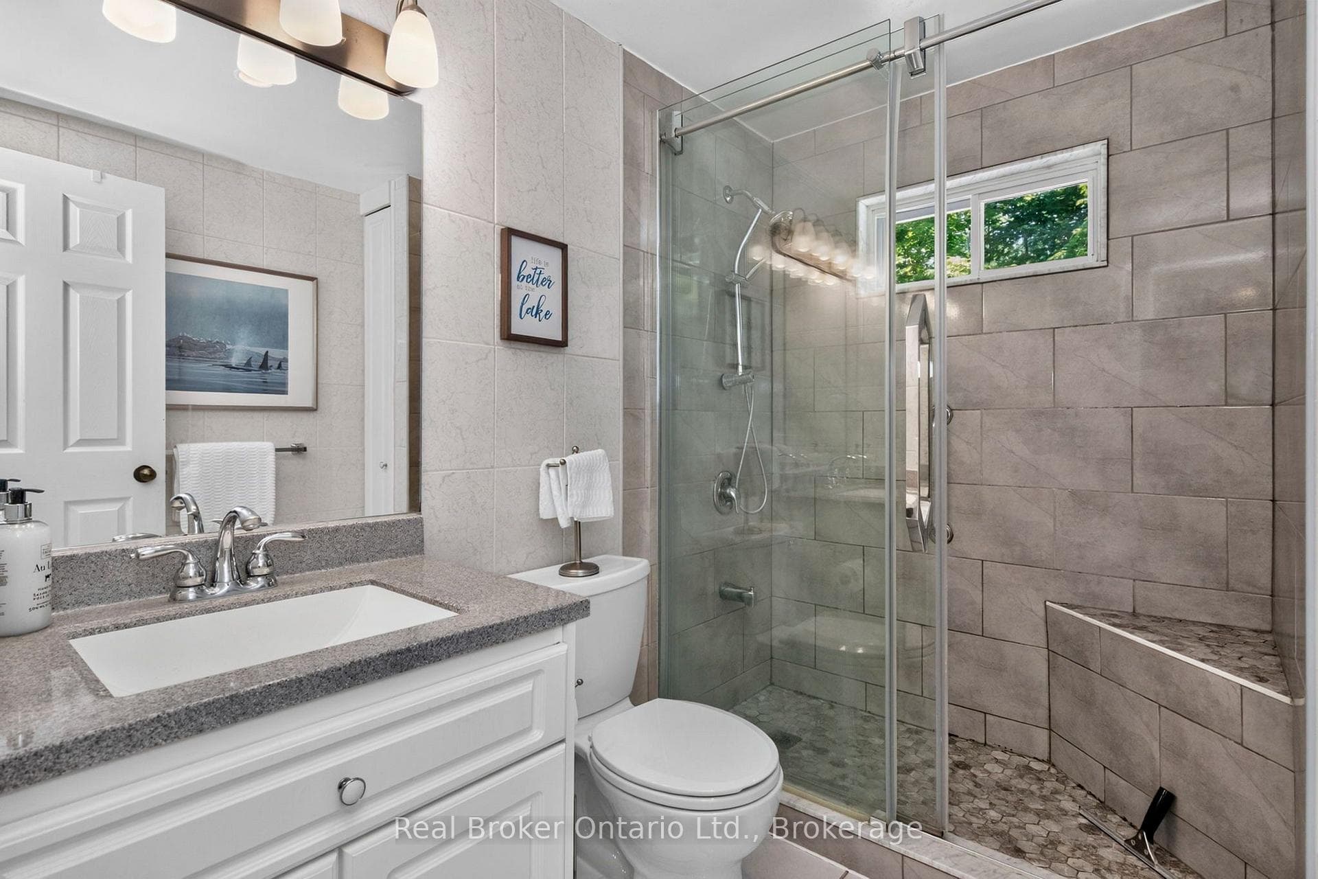 2141 Champlain Road photo 15
