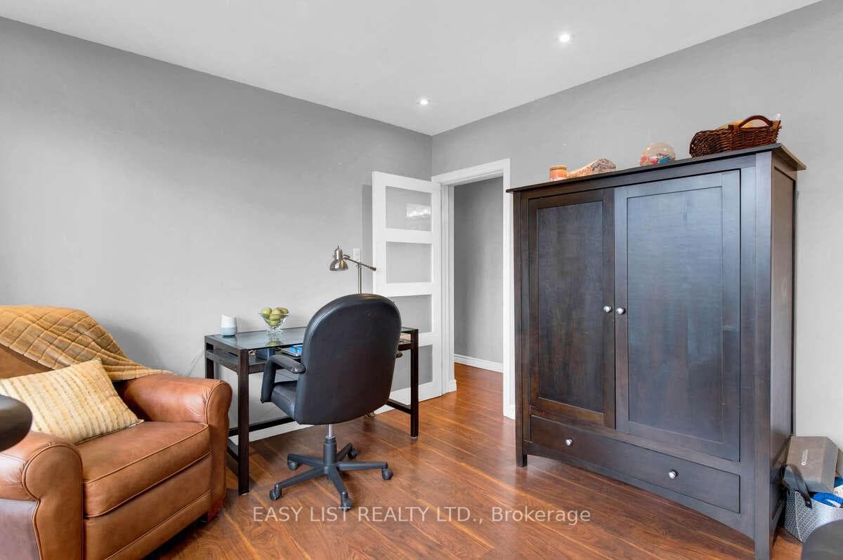 2368 Queen Street Unit 15 photo 12