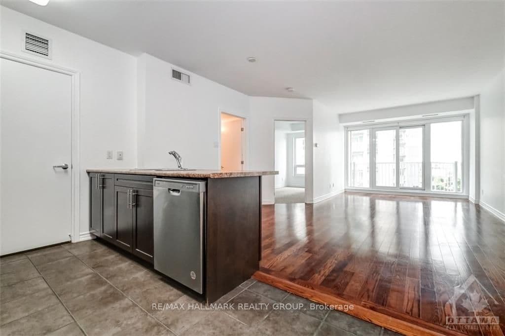 234 RIDEAU Street Unit 1105 photo 4