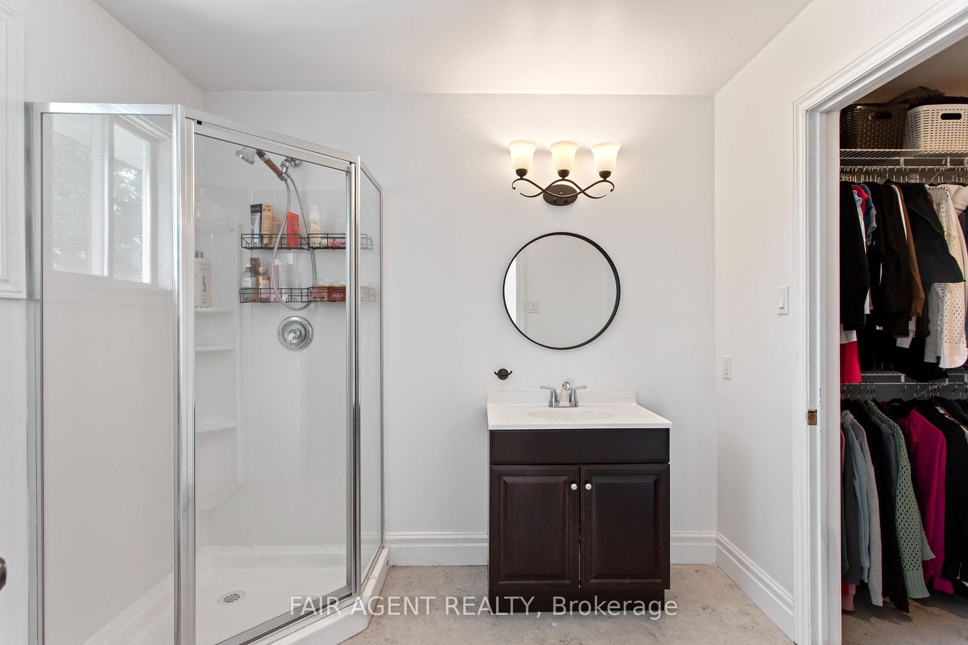 123 ACORN Crescent photo 23